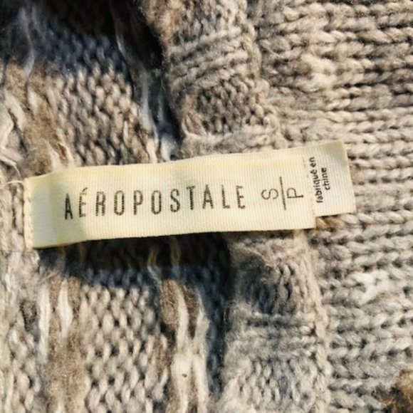 Aeropostale Diamond Pattern Grey & White Sweater - Picture 4 of 8